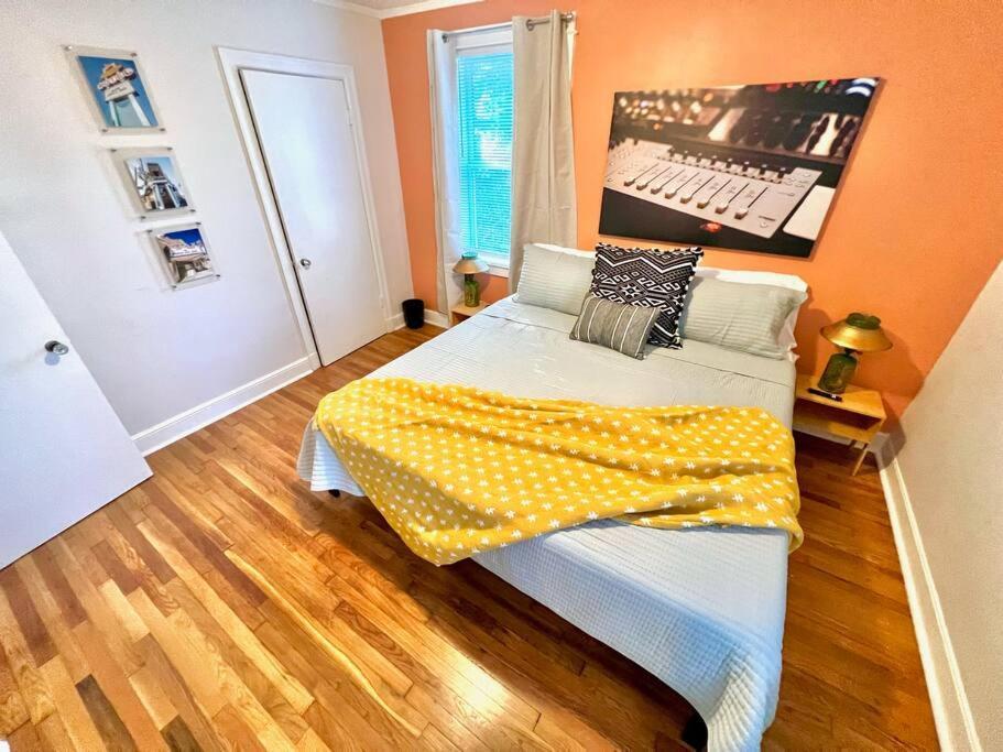 Retro 1br For 4 With King Bed Near Zoo And Liberty Bowl